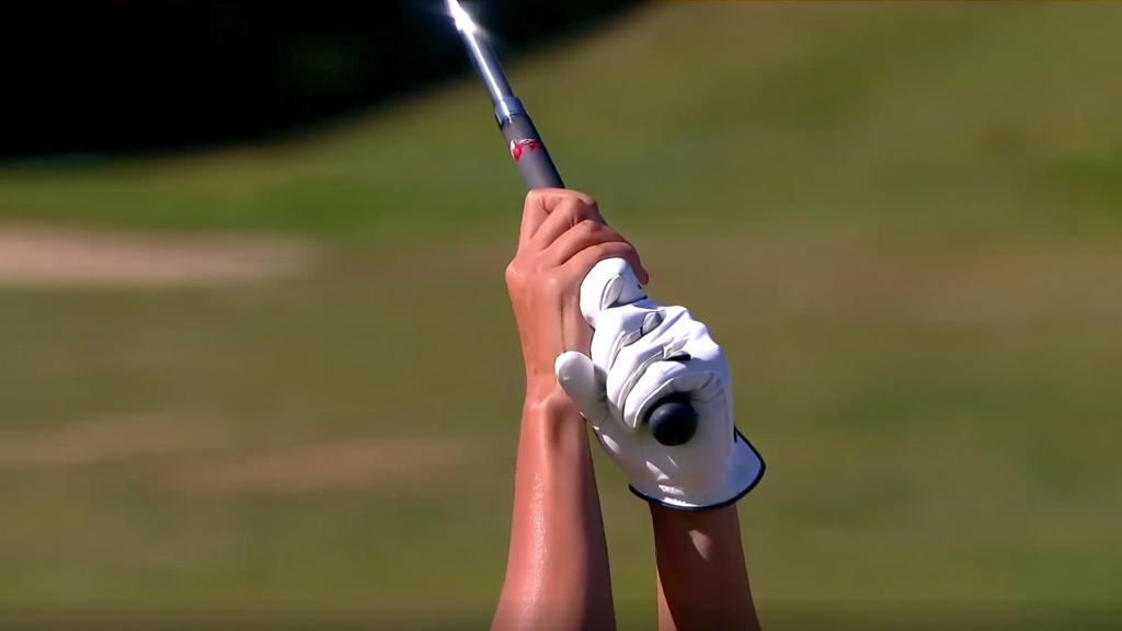 How Gloves Affect Swing Mechanics and Performance?