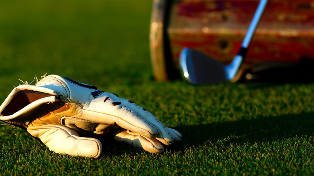 how long do golf gloves last